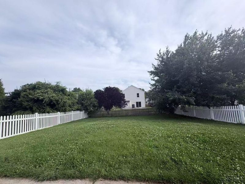311 Heftner Circle, Hamilton Twp, OH 45039 Photo 4