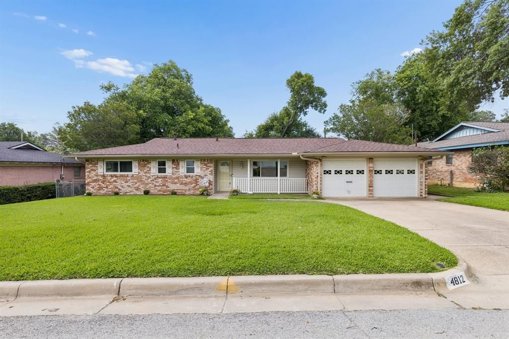4812 Hollowbrook Road, Fort Worth, TX 76103 Main Photo