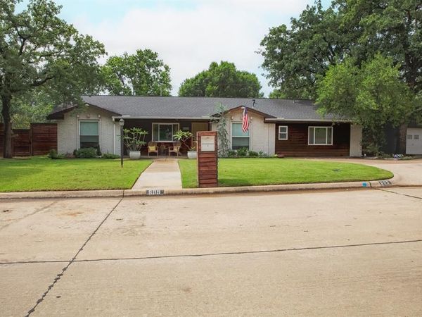 609 Hillside Road , Colleyville, TX 76034