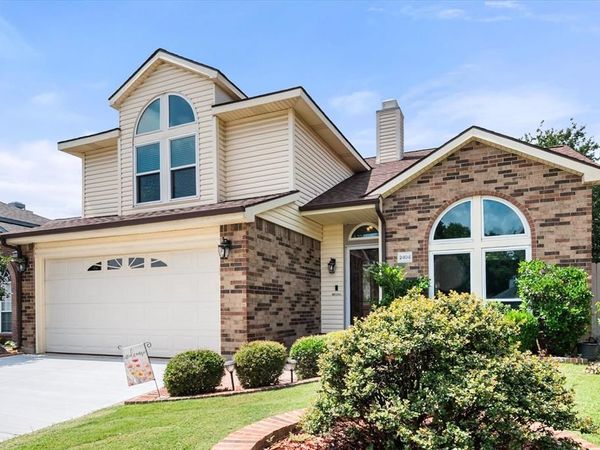 2404 Bennington Drive, Arlington, TX 76018
