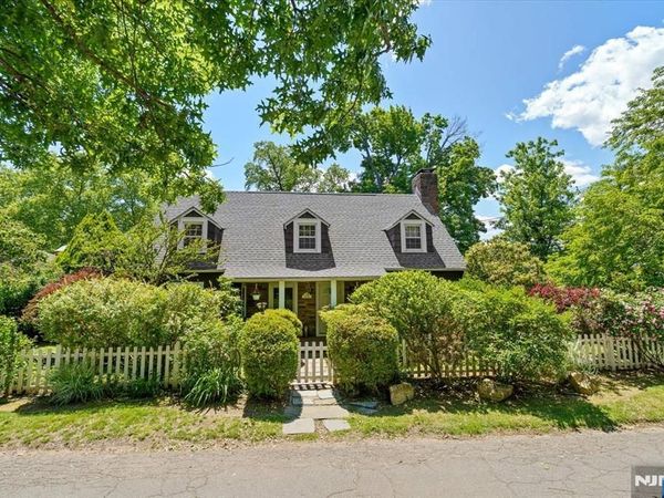 694 Sunset Road, TEANECK, NJ 07666