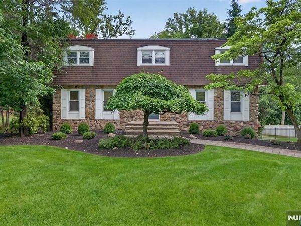 559 Wayne Drive, RIVER VALE, NJ 07675