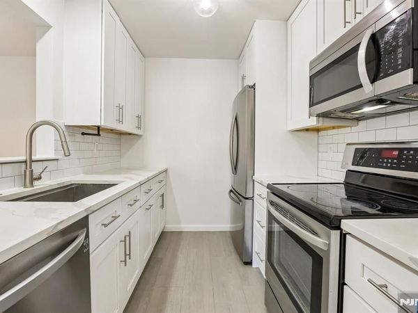 100 Crown Court 471, Unit 471, EDGEWATER, NJ 07020