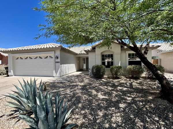 108 W Behrend Drive, Phoenix, AZ 85027