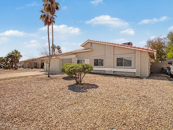 2224 W Manor Street, Chandler, AZ 85224