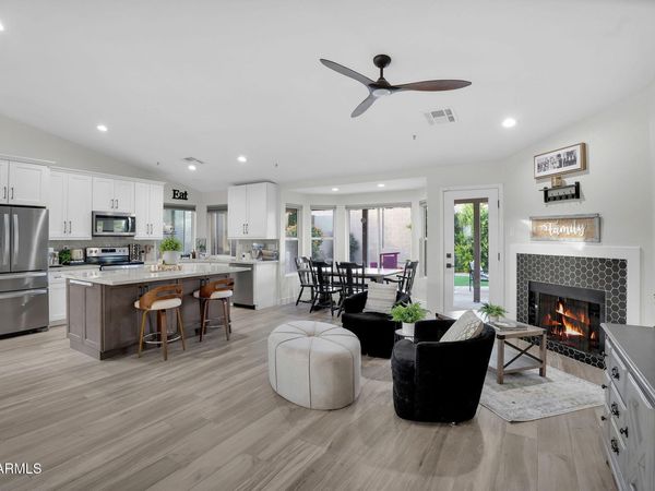 9410 E TOPEKA Drive, Scottsdale, AZ 85255