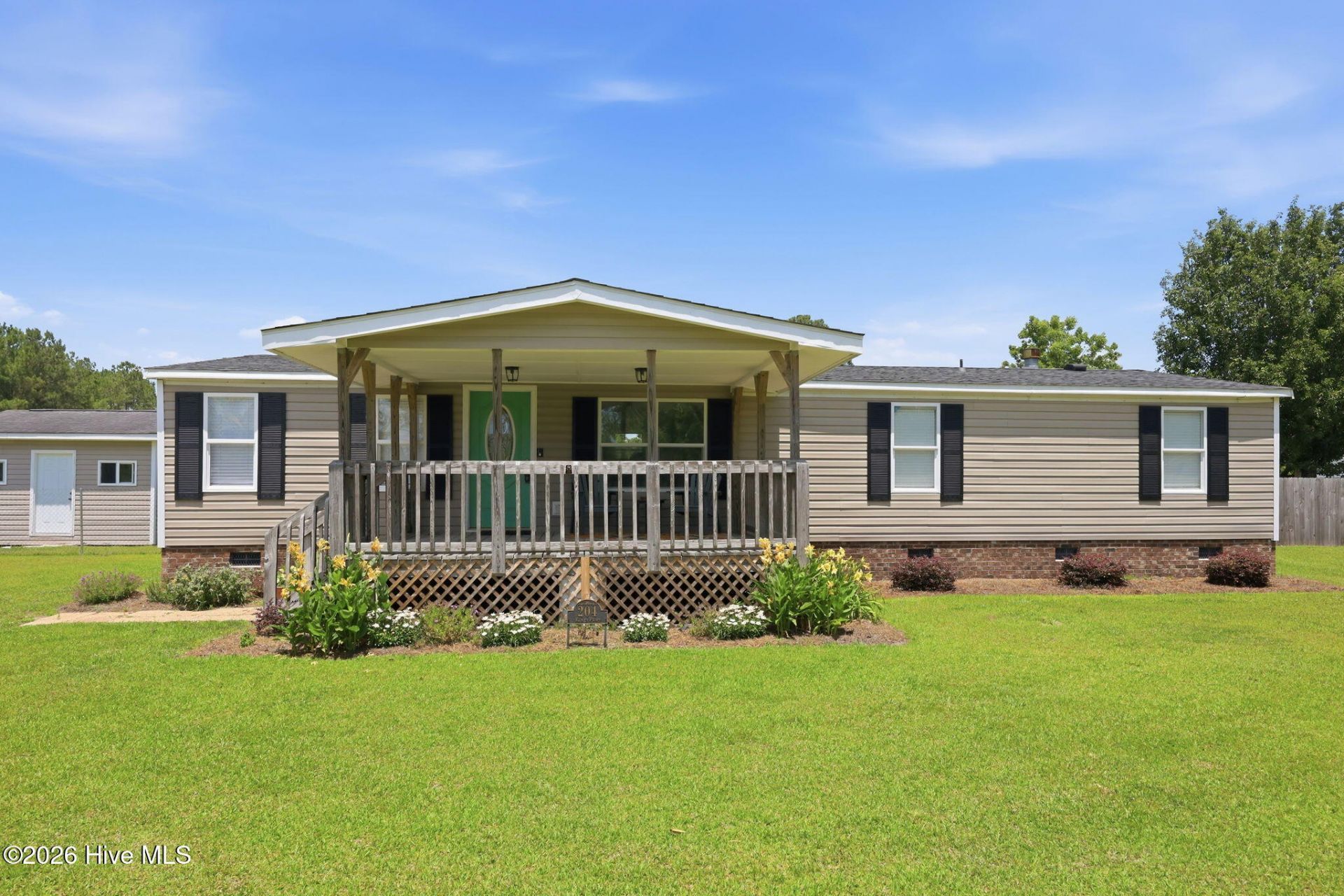 204 Kings Parkway, Hubert, NC 28539 Main Photo