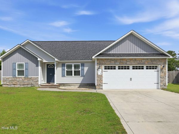 210 Brice Court , Hubert, NC 28539