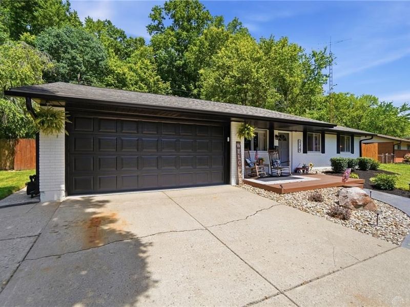 170 Belair Circle, Bellbrook, OH 45305 Photo 2
