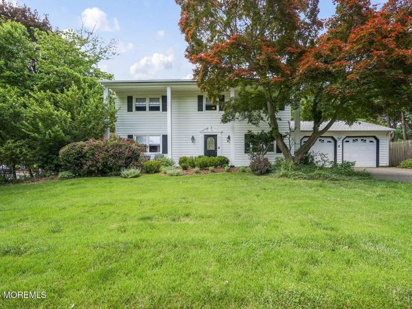 4 Duncan Drive, Morganville, NJ 07751