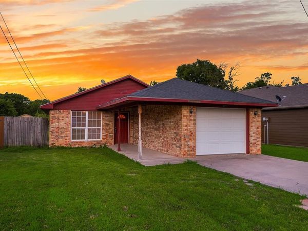 607 Franklin Avenue , Pottsboro, TX 75076