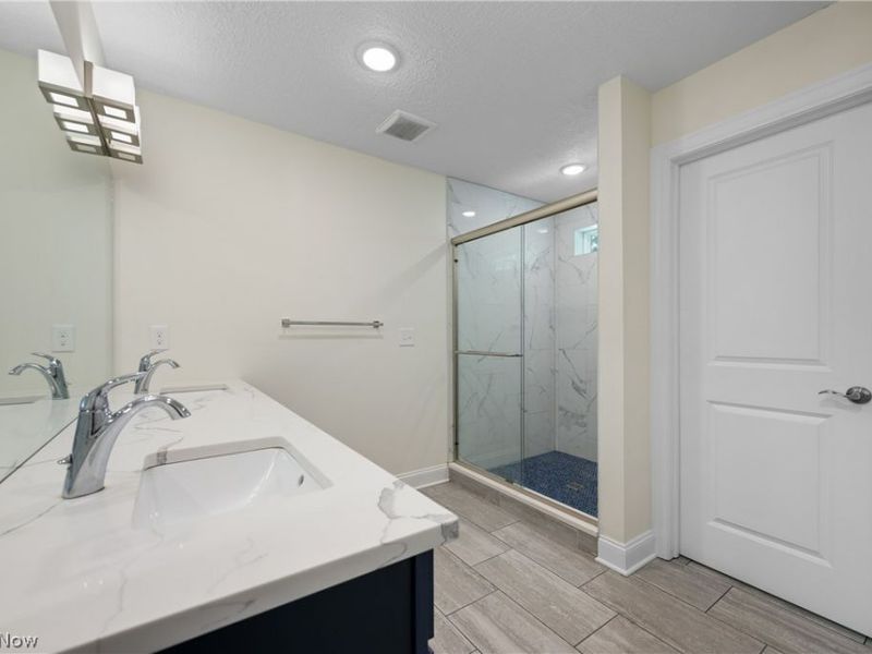 3675 Washington Park Boulevard, Newburgh Heights, OH 44105 Photo 20