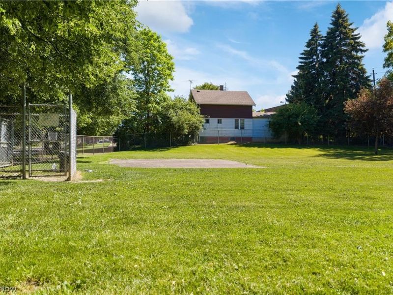 3675 Washington Park Boulevard, Newburgh Heights, OH 44105 Photo 45