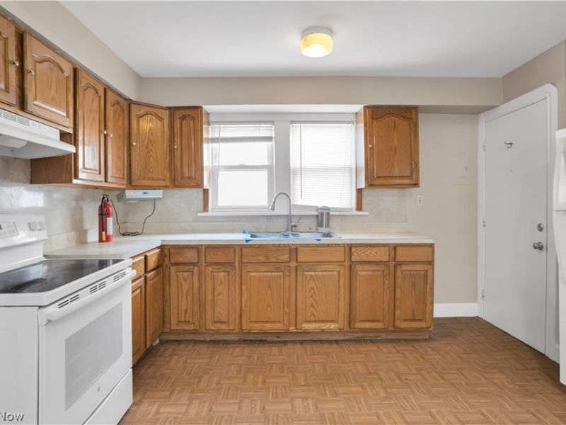 3533 Carlyle Avenue , Cleveland, OH 44109 Photo 5