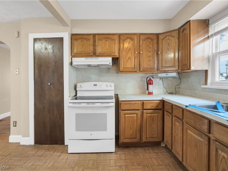3533 Carlyle Avenue , Cleveland, OH 44109 Photo 6