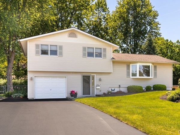 4872 Juneway Drive S, Liverpool, NY 13088