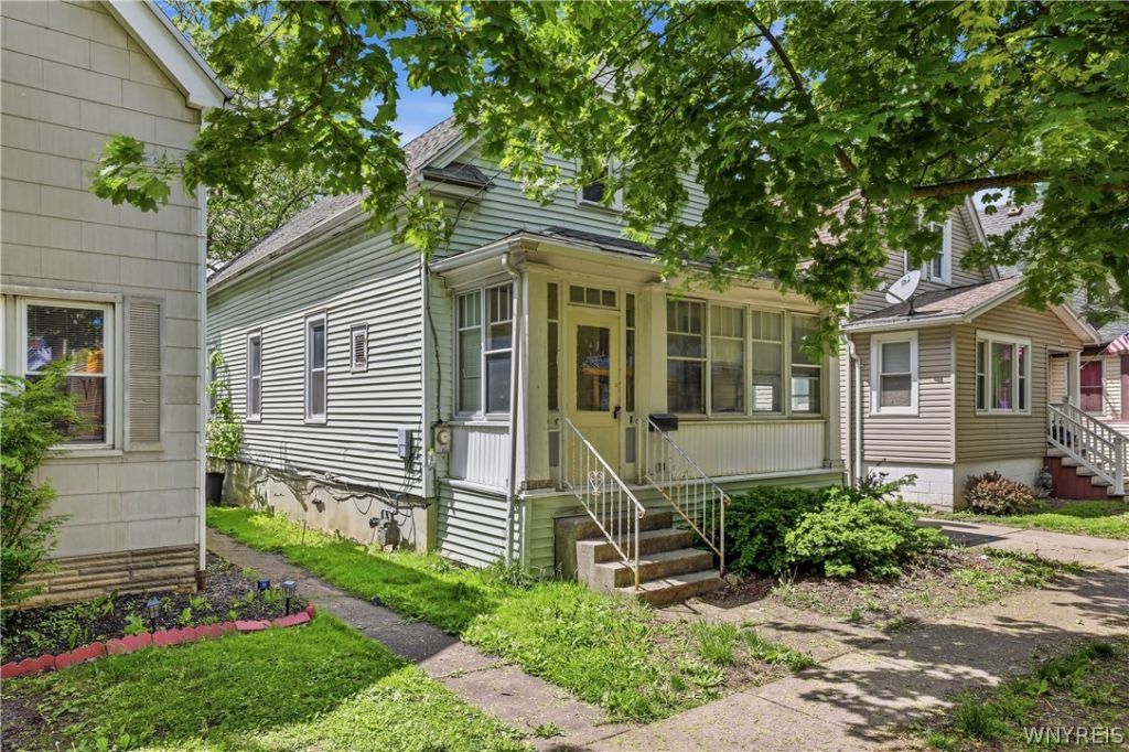 136 Humason Avenue, Buffalo, NY 14211 Main Photo