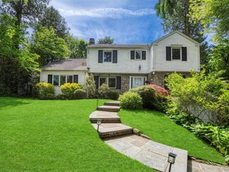 42 Old Pond Road  Great Neck, NY 11023