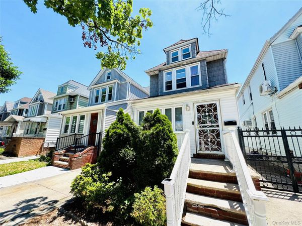6220 80th Road , Glendale, NY 11385