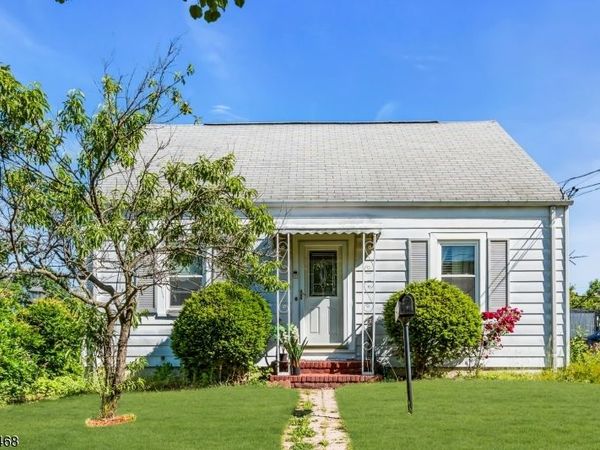 7 Washington Ave, Elmwood Park, NJ 07407