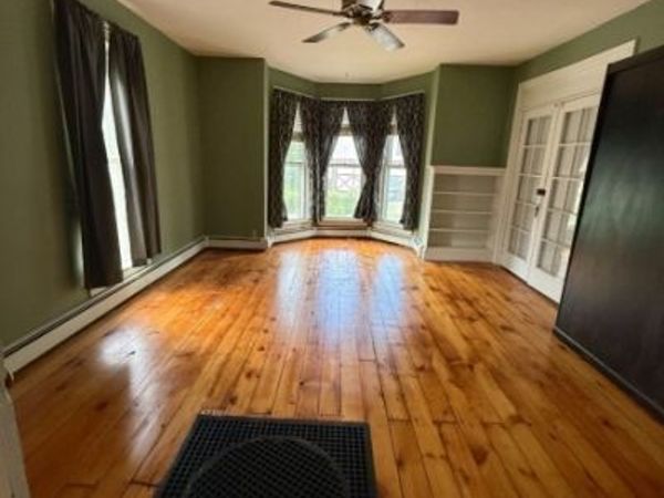 16 Carpenter St, Milford, NJ 08848
