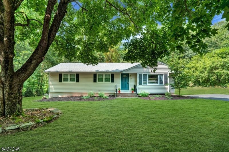 31 Fieldstone Dr, Ringwood, NJ 07456 Main Photo