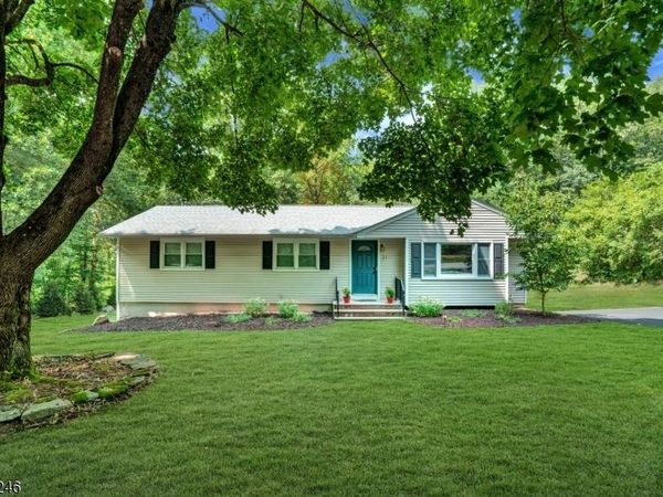 31 Fieldstone Dr, Ringwood, NJ 07456
