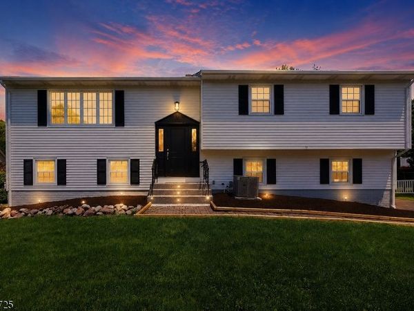 10 Red Oak Way, Bridgewater, NJ 08807