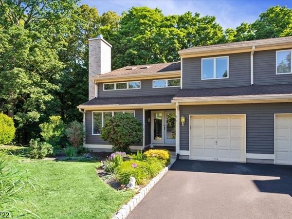 5 Saint Andrews Ln, Clinton, NJ 08801