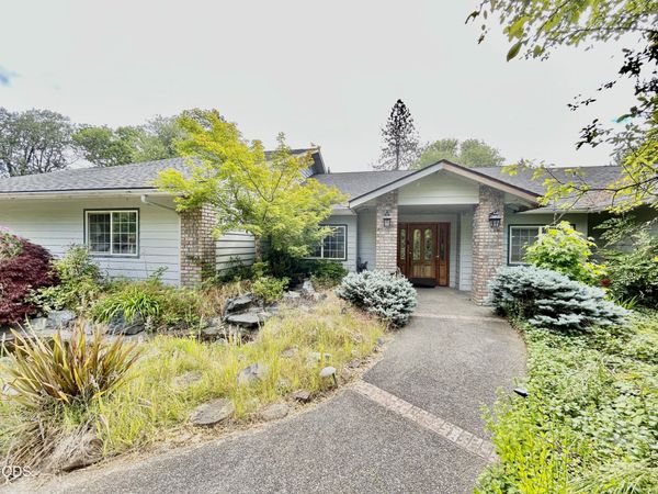 2075 SW Allen Creek Road, Grants Pass, OR 97527