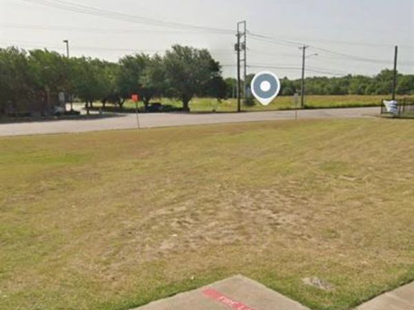 2170 E Pioneer Parkway , Arlington, TX 76010