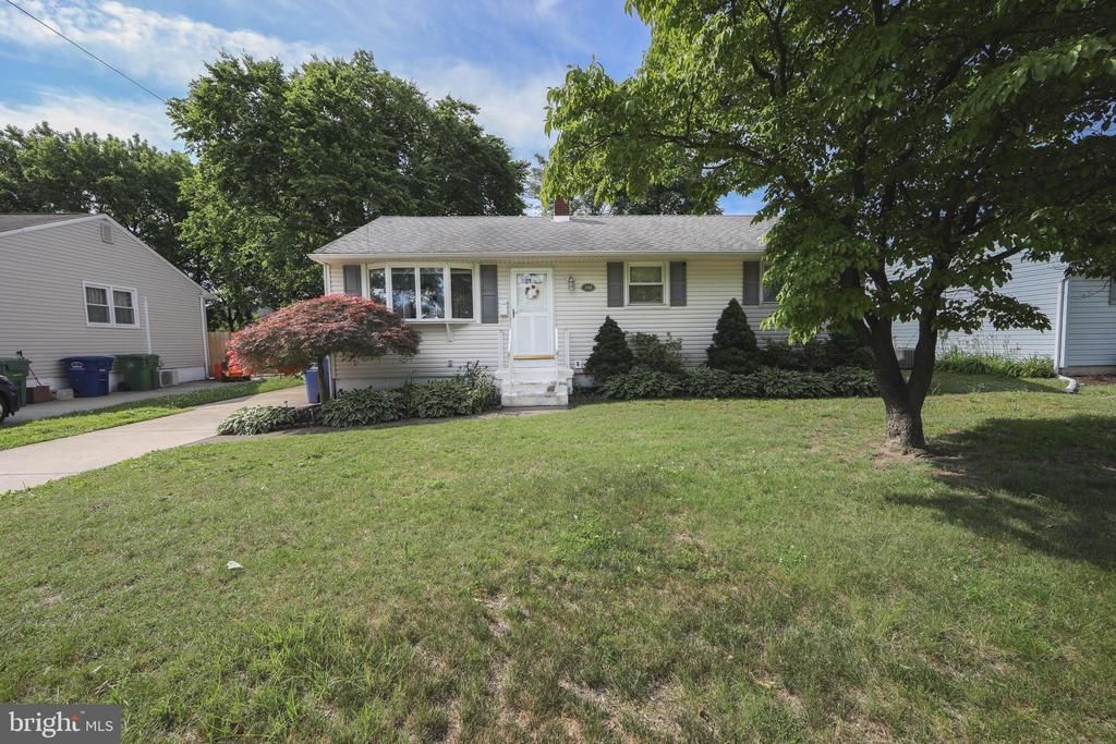 108 W Henry Street, Palmyra, NJ 08065 Main Photo
