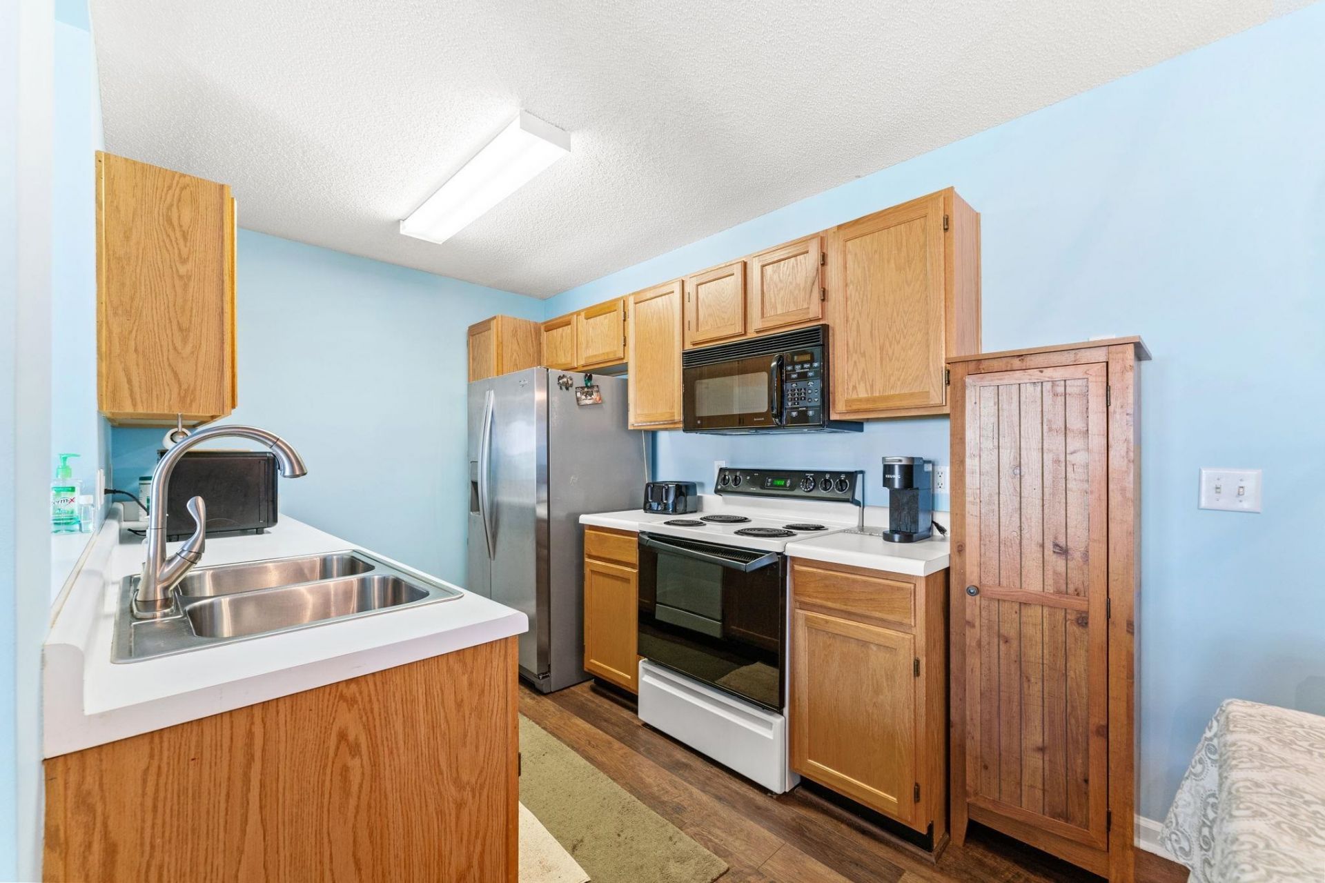 8562 Hopkins Circle  Photo 10