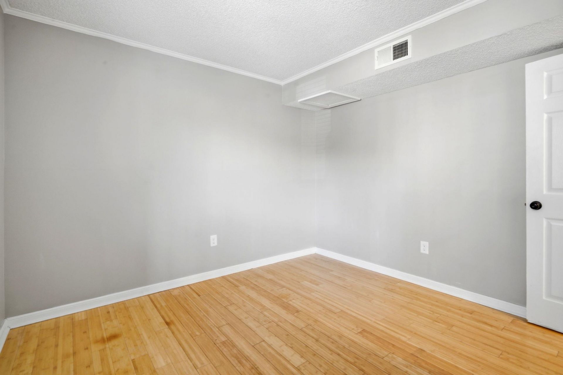 609 Hillside Dr.  Photo 8