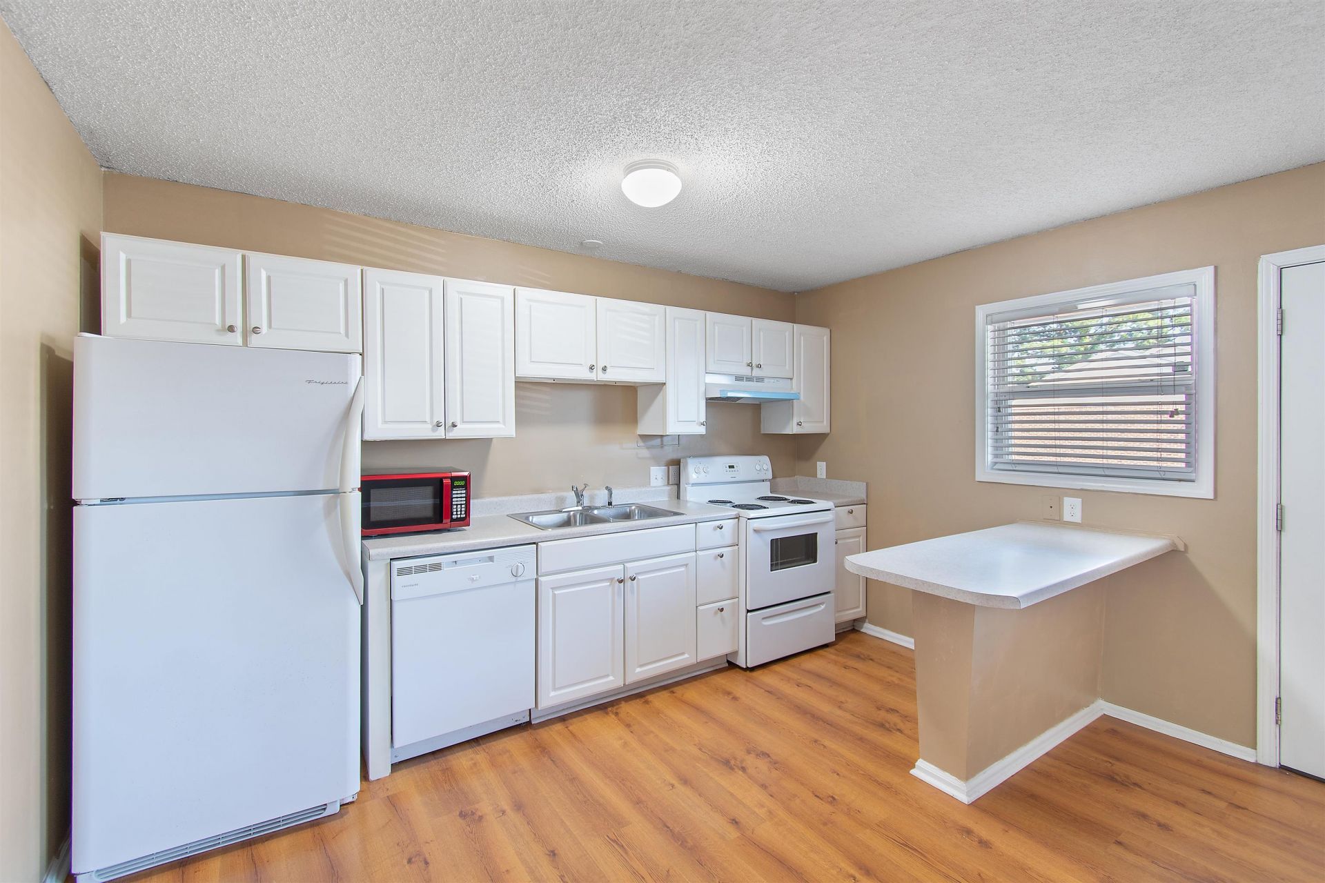 4150 Horseshoe Rd. N  Photo 6