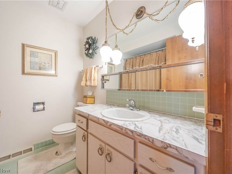 13899 Chippewa Trail , Middleburg Heights, OH 44130 Photo 24