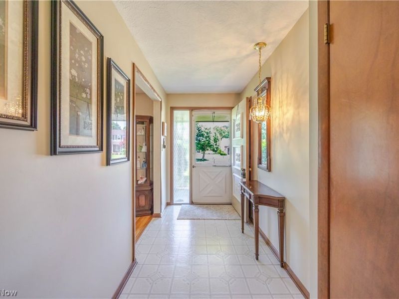 13899 Chippewa Trail , Middleburg Heights, OH 44130 Photo 3