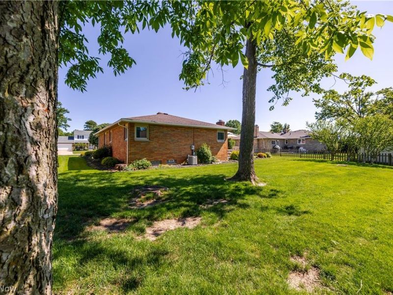 13899 Chippewa Trail , Middleburg Heights, OH 44130 Photo 31