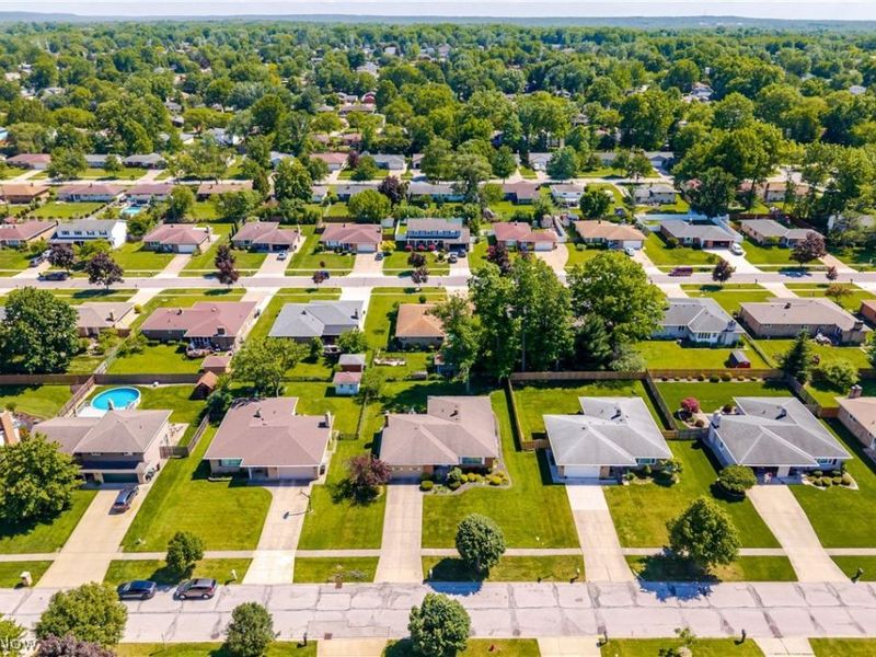 13899 Chippewa Trail , Middleburg Heights, OH 44130 Photo 33