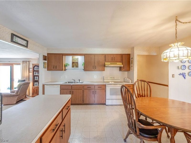 13899 Chippewa Trail , Middleburg Heights, OH 44130 Photo 5