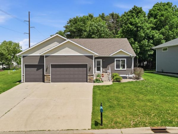 300 Tanager Road, Mankato, MN 56001