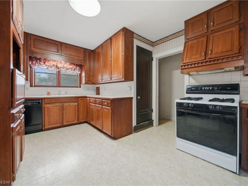 500 31st Street SW, Barberton, OH 44203 Photo 12