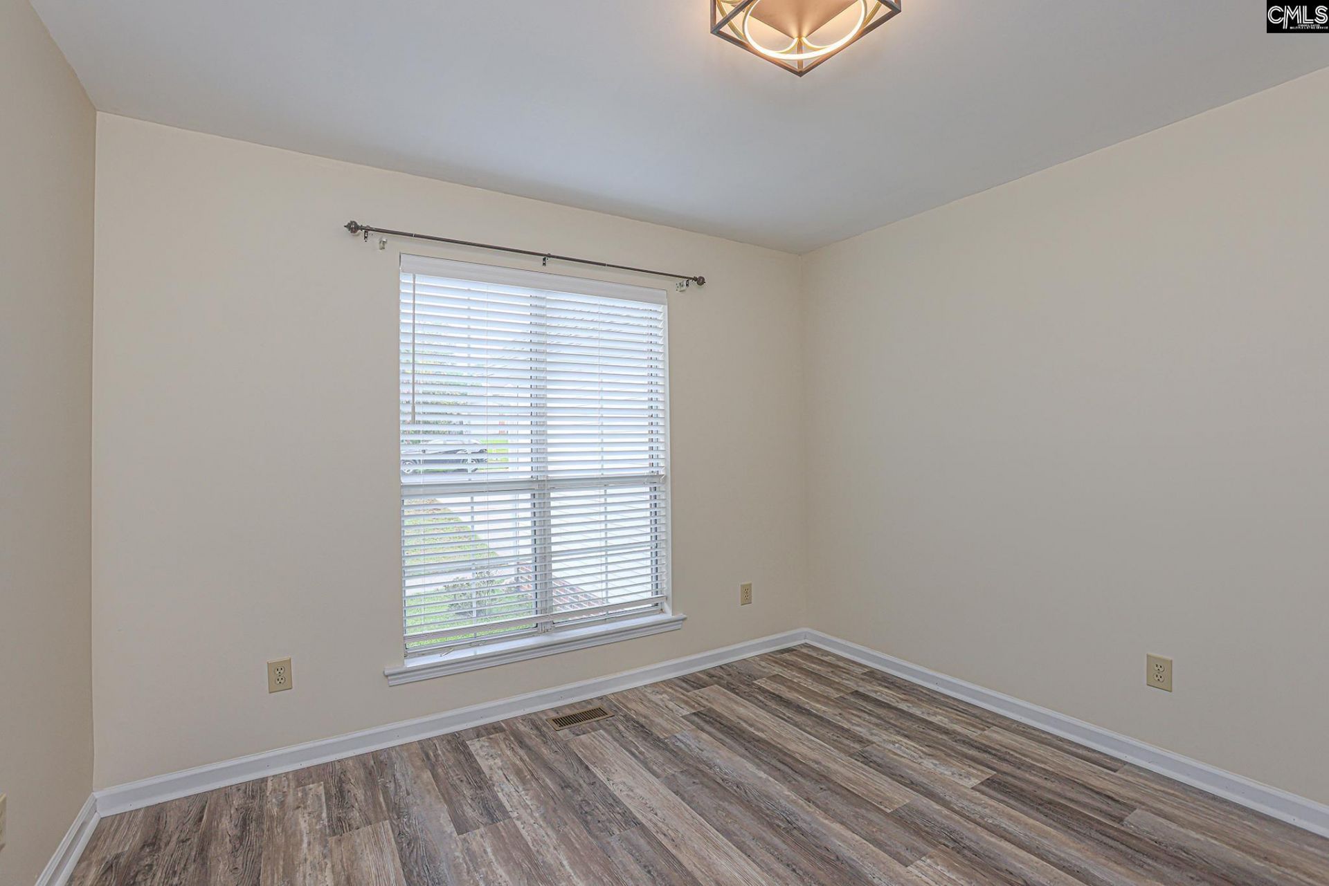 305 Hunters Ridge Drive Photo 5