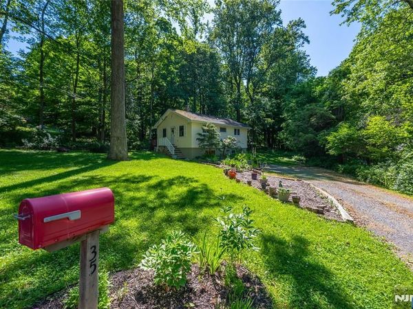 35 Windy Bush Lane, SPARTA, NJ 07871