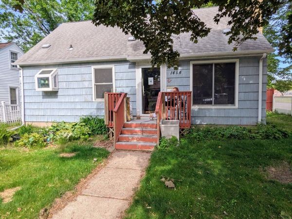 1444 Saint Albans Street N, Saint Paul, MN 55117