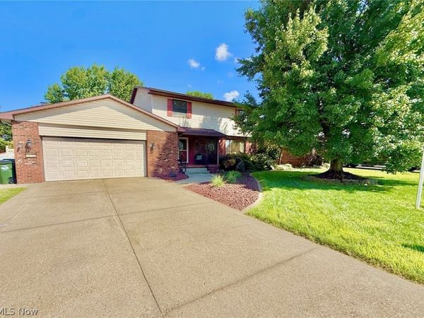 812 Brentwood Drive, Belpre, OH 45714