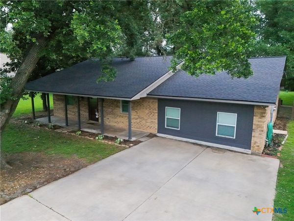 504 Walnut Street , Waller, TX 77484