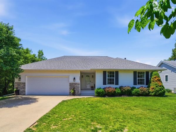 5606 NW 52nd Street , Johnston, IA 50131
