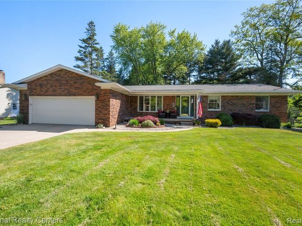 16 Lakeridge Drive , Adrian Twp, MI 49221