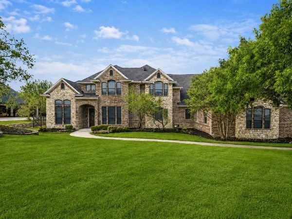 153 Crest Canyon Drive , Fort Worth, TX 76108